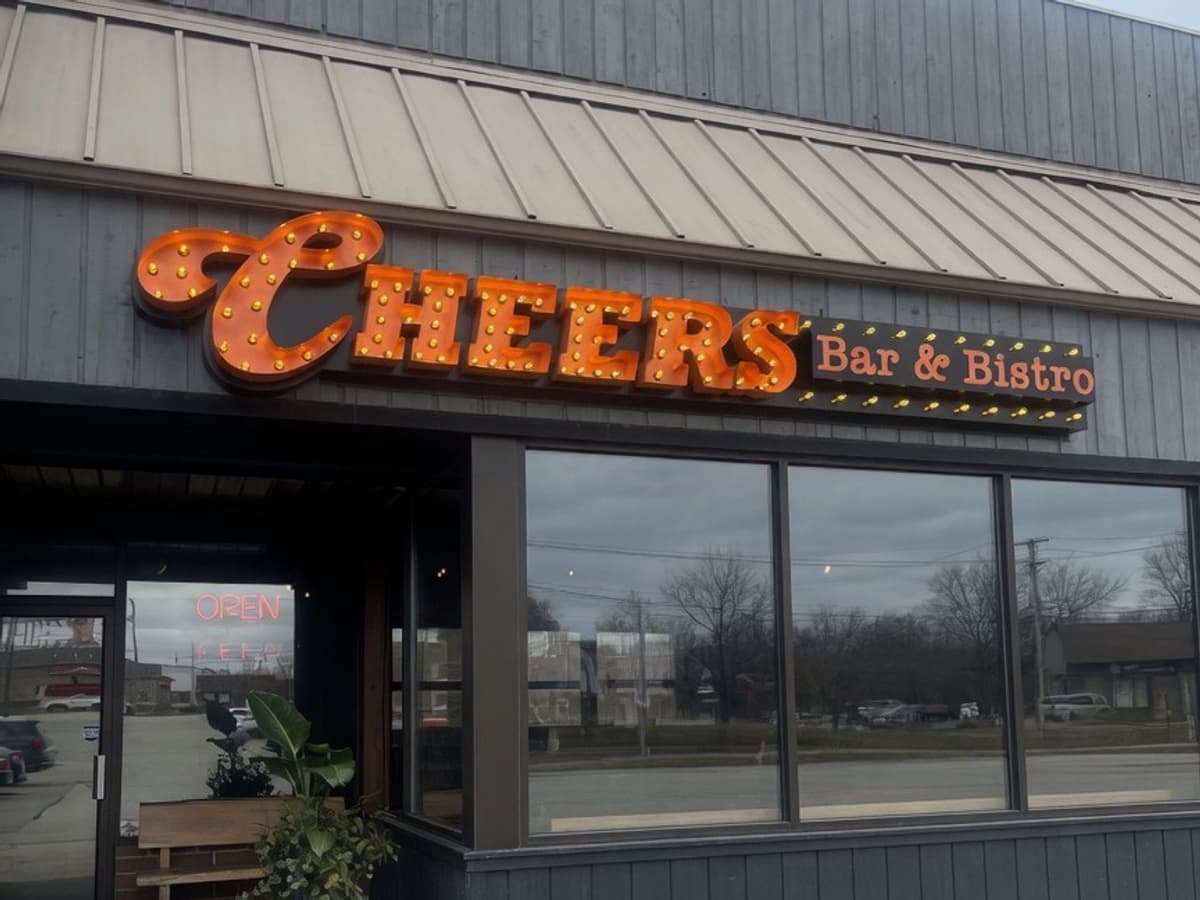 Cheers Bar & Bistro in Montrose